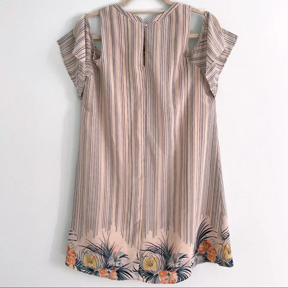 Entro Dress with Vintage Vibe Open Shoulder and Island Floral Detail at the Hem - Picture 8 of 10